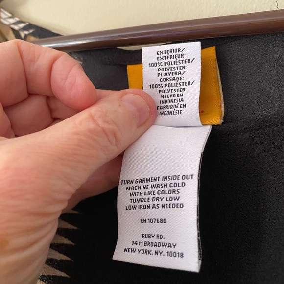 Ruby Rd. Black and Tan Geometric Blouse PL - Picture 3 of 4